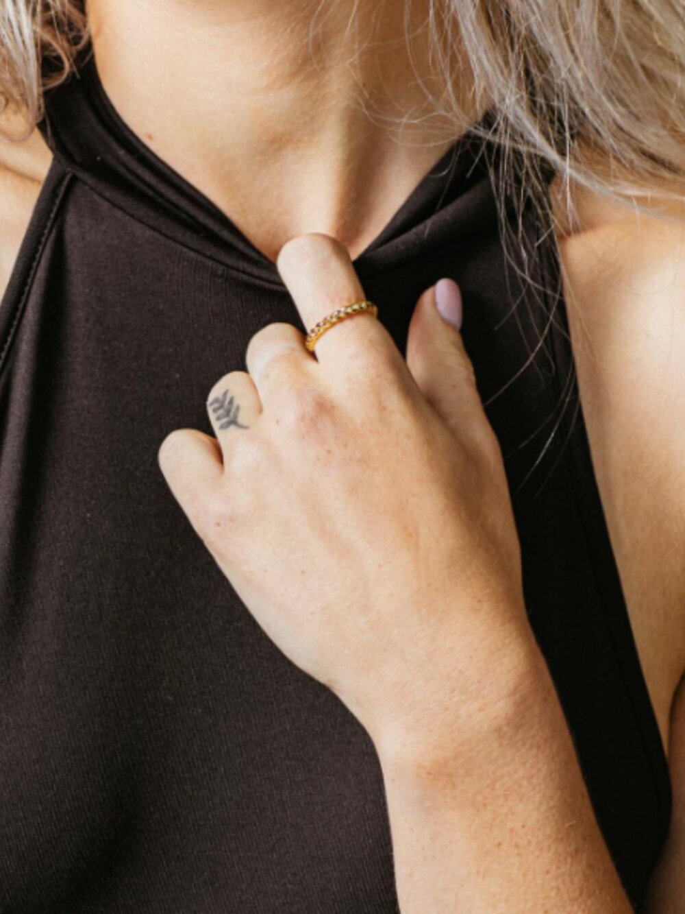 NWT CAITLYN MINIMALIST TIA RING ✨
